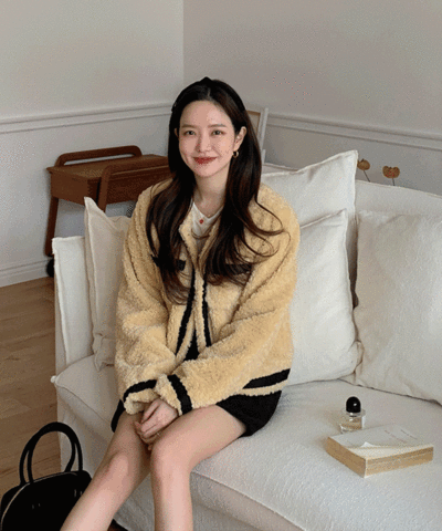 Wendy color matching fur jacket